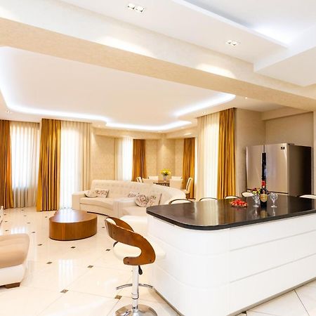 Central Cozy 3Bd-2Bath Apartment Tbilisi Luaran gambar