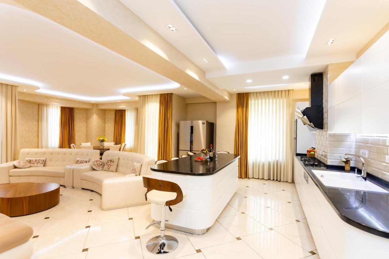 Central Cozy 3Bd-2Bath Apartment Tbilisi Luaran gambar