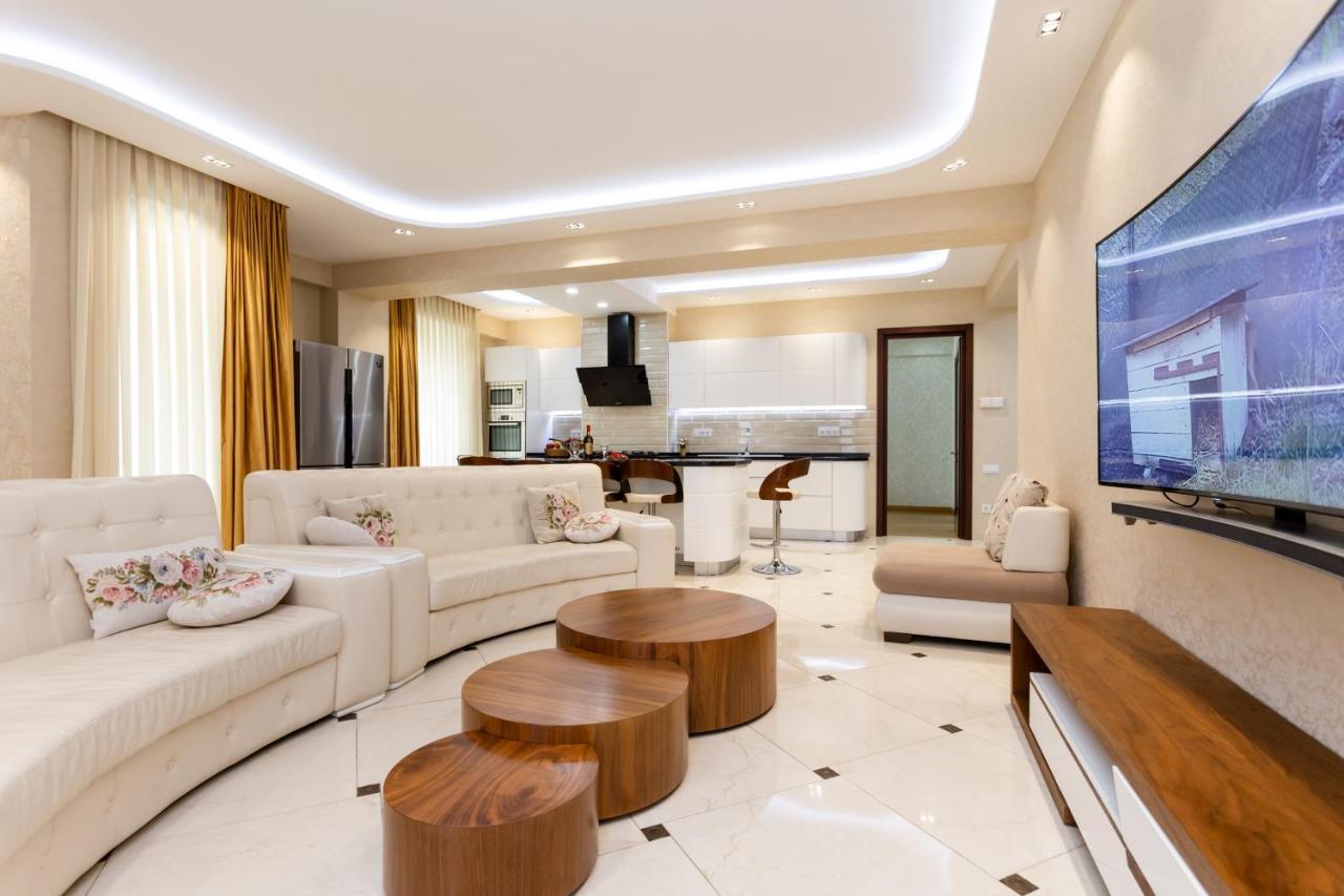Central Cozy 3Bd-2Bath Apartment Tbilisi Luaran gambar