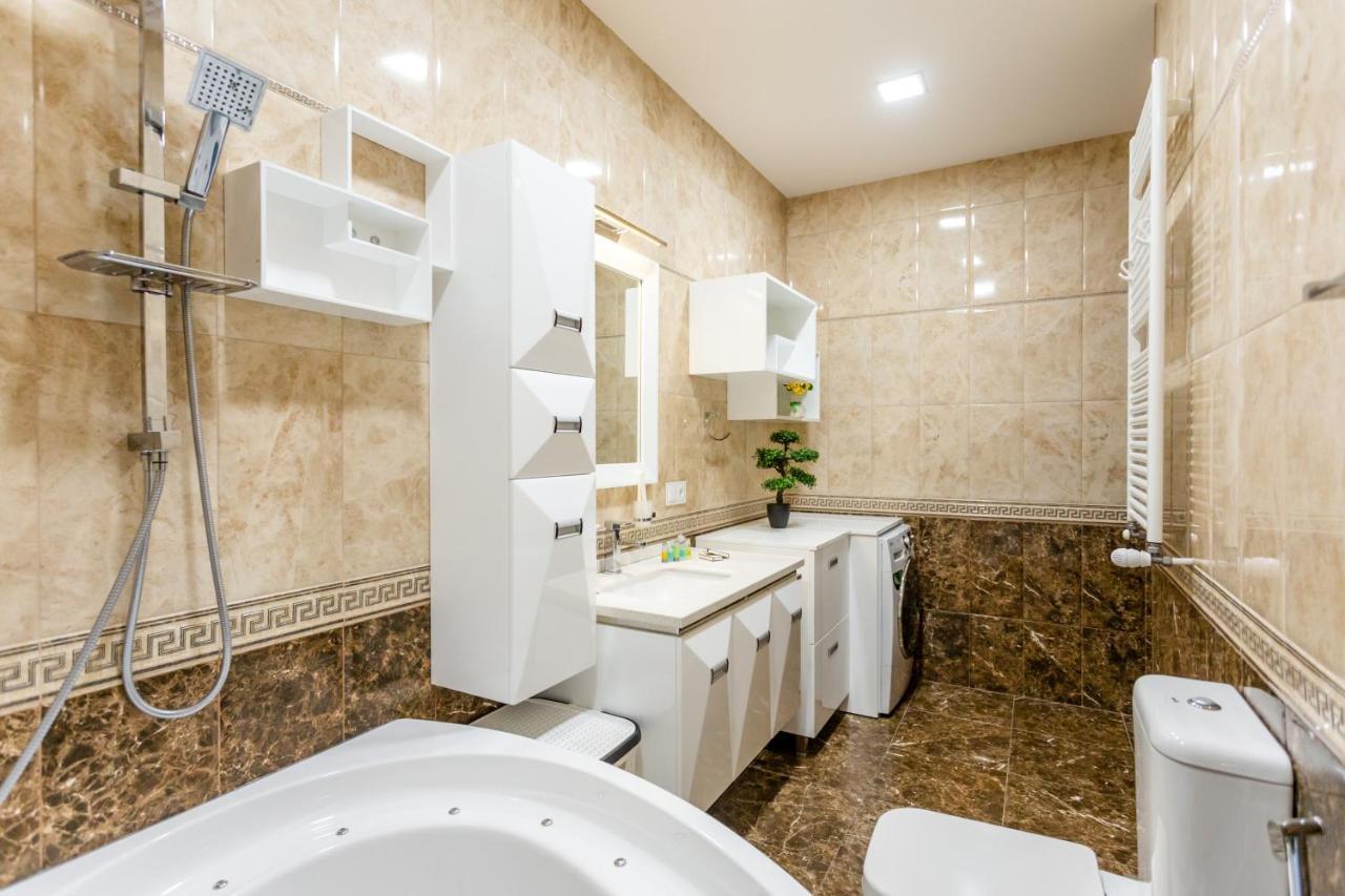 Central Cozy 3Bd-2Bath Apartment Tbilisi Luaran gambar